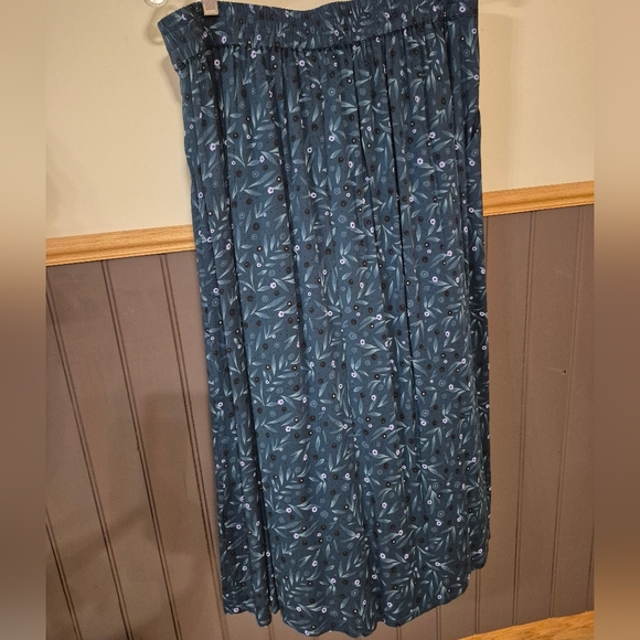 From Rachel Green Floral Skirt - Picture 2 of 2